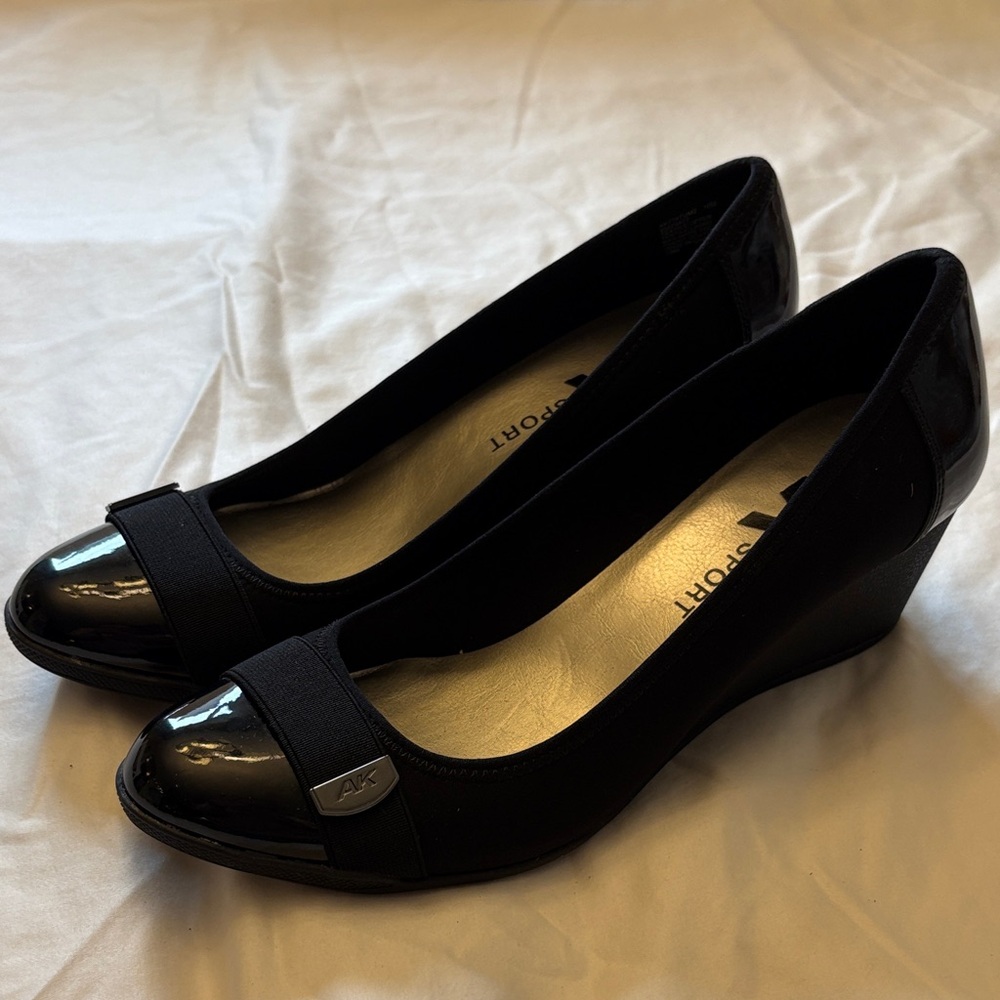 Anne Klein Sport Black Wedge Pumps Patent Cap Toe NIB Women’s 10